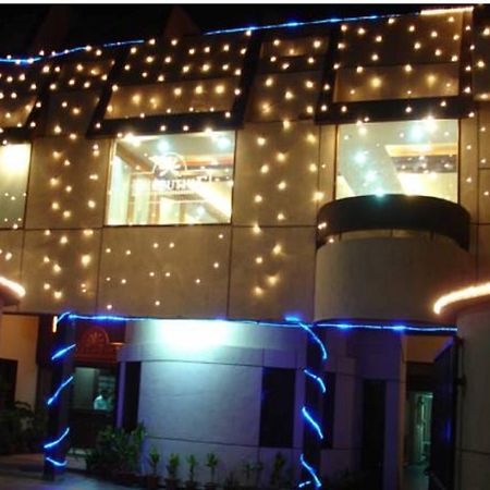 Oyo 15791 Flagship Hotel Executive Hazratganj Lucknow Extérieur photo