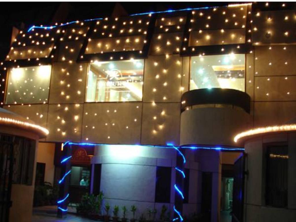 Oyo 15791 Flagship Hotel Executive Hazratganj Lucknow Extérieur photo