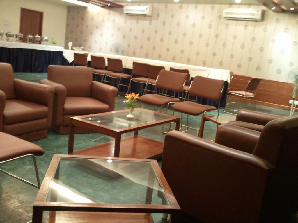 Oyo 15791 Flagship Hotel Executive Hazratganj Lucknow Extérieur photo