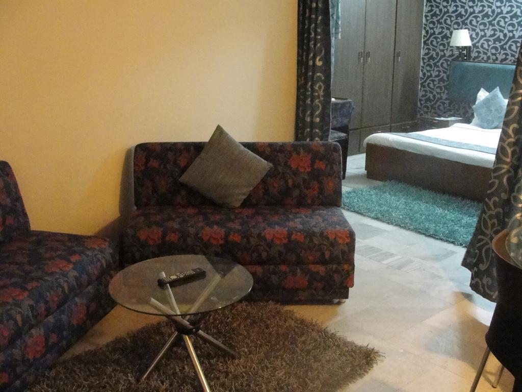 Oyo 15791 Flagship Hotel Executive Hazratganj Lucknow Extérieur photo