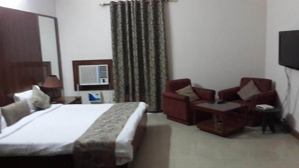 Oyo 15791 Flagship Hotel Executive Hazratganj Lucknow Extérieur photo