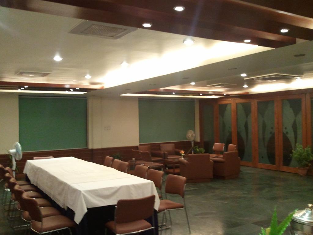 Oyo 15791 Flagship Hotel Executive Hazratganj Lucknow Extérieur photo