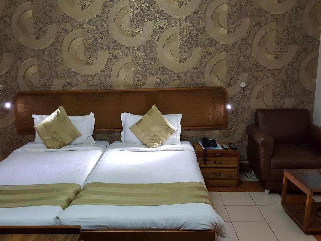 Oyo 15791 Flagship Hotel Executive Hazratganj Lucknow Extérieur photo