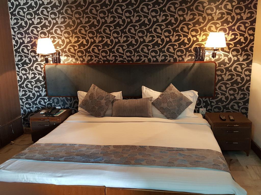 Oyo 15791 Flagship Hotel Executive Hazratganj Lucknow Extérieur photo