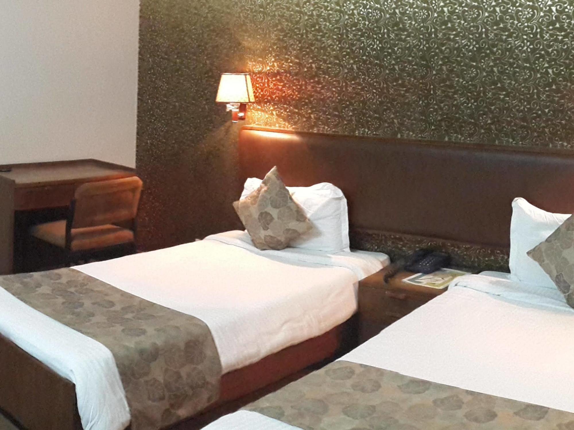 Oyo 15791 Flagship Hotel Executive Hazratganj Lucknow Extérieur photo